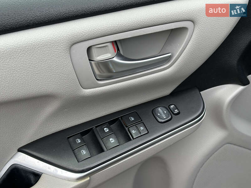 Седан Toyota Camry 2016 в Киеве