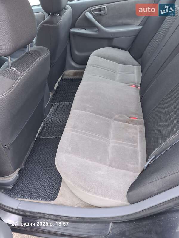 Седан Toyota Camry 2000 в Києві