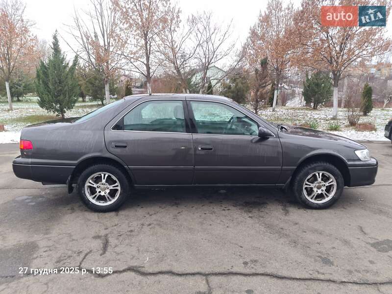 Седан Toyota Camry 2000 в Києві