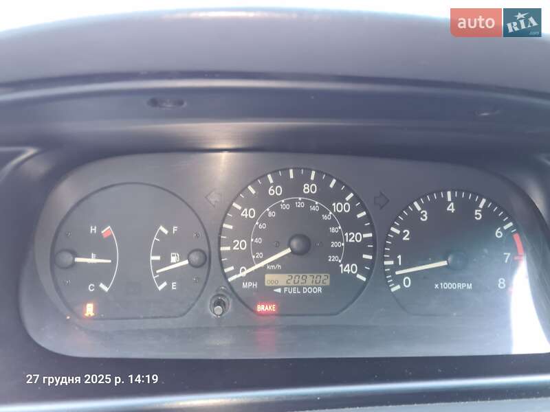 Седан Toyota Camry 2000 в Києві