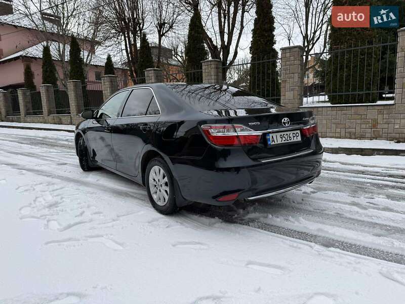 Седан Toyota Camry 2016 в Києві