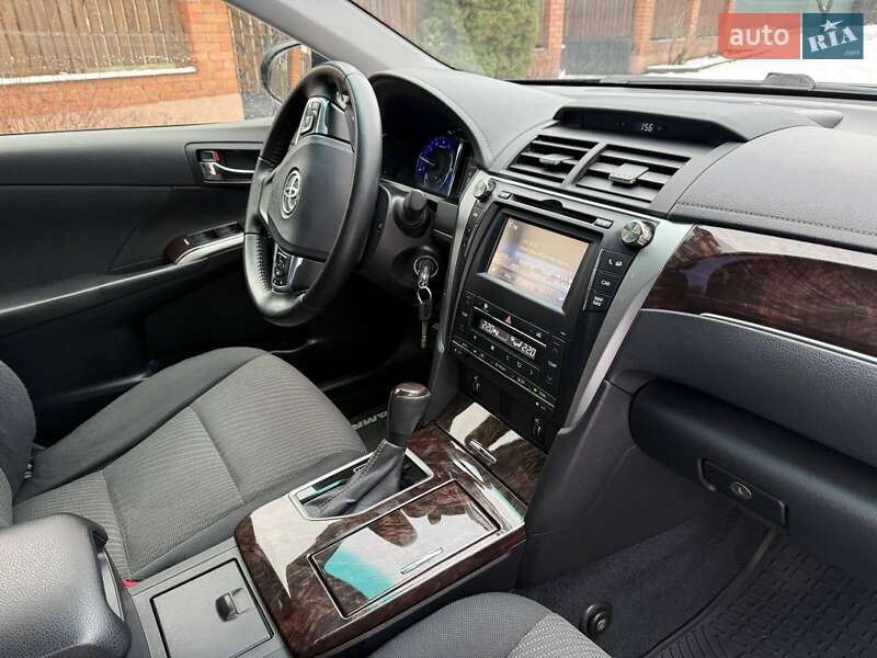 Седан Toyota Camry 2016 в Києві