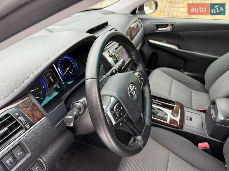 Седан Toyota Camry 2016 в Києві