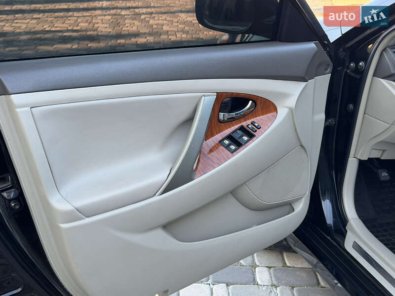 Седан Toyota Camry 2008 в Харкові