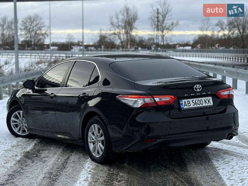 Седан Toyota Camry 2018 в Чернігові