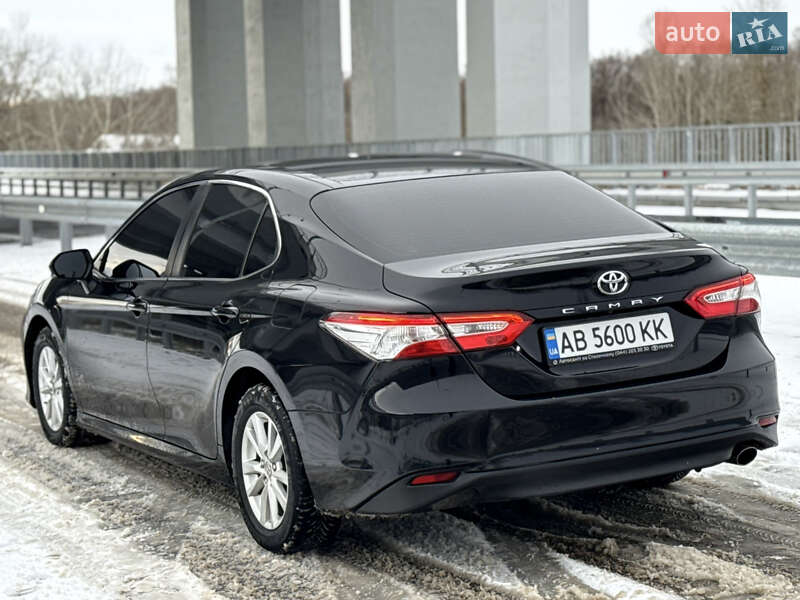 Седан Toyota Camry 2018 в Чернігові