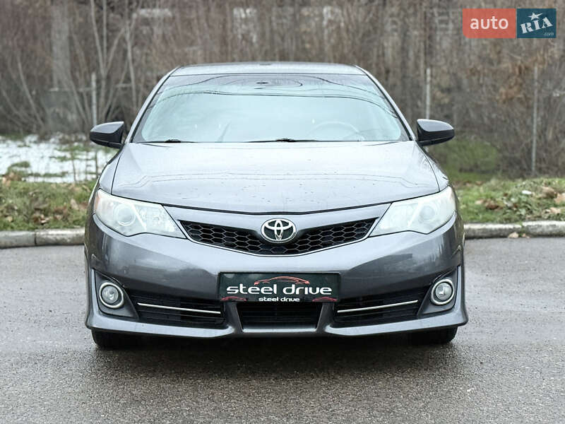 Седан Toyota Camry 2014 в Миколаєві