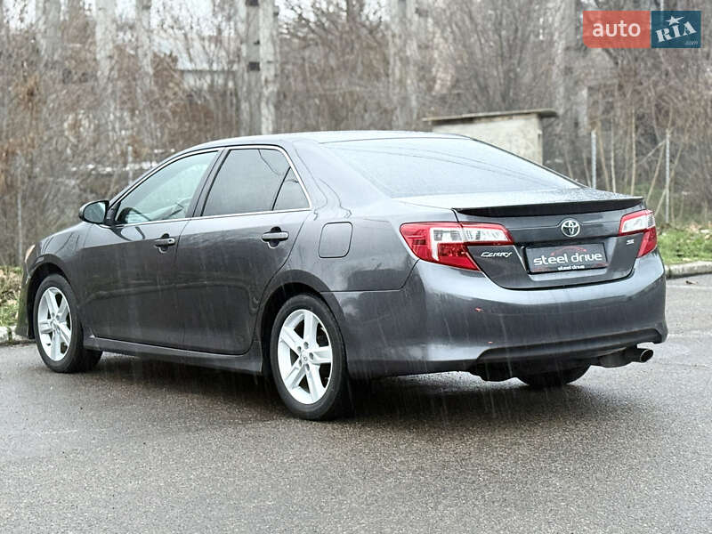 Седан Toyota Camry 2014 в Миколаєві