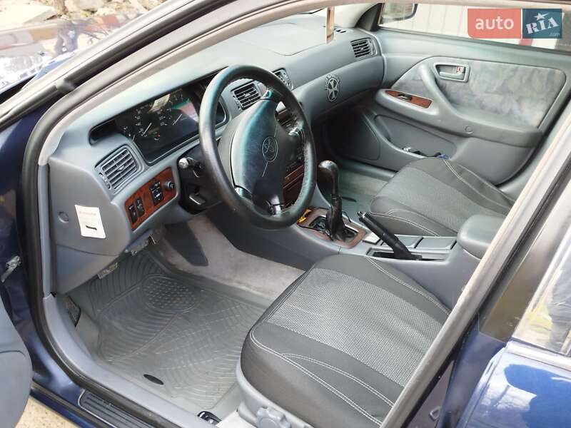 Седан Toyota Camry 1996 в Одесі
