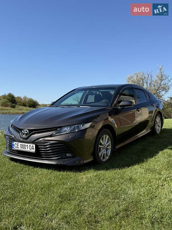 Седан Toyota Camry 2018 в Чернівцях