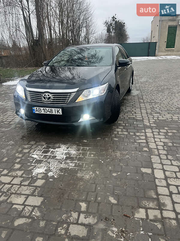 Седан Toyota Camry 2012 в Ильинцах