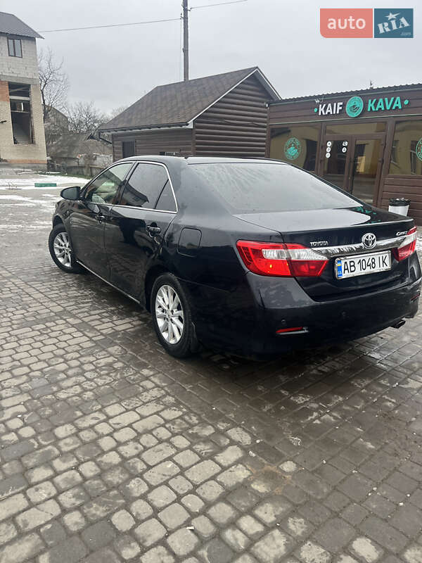 Седан Toyota Camry 2012 в Ильинцах