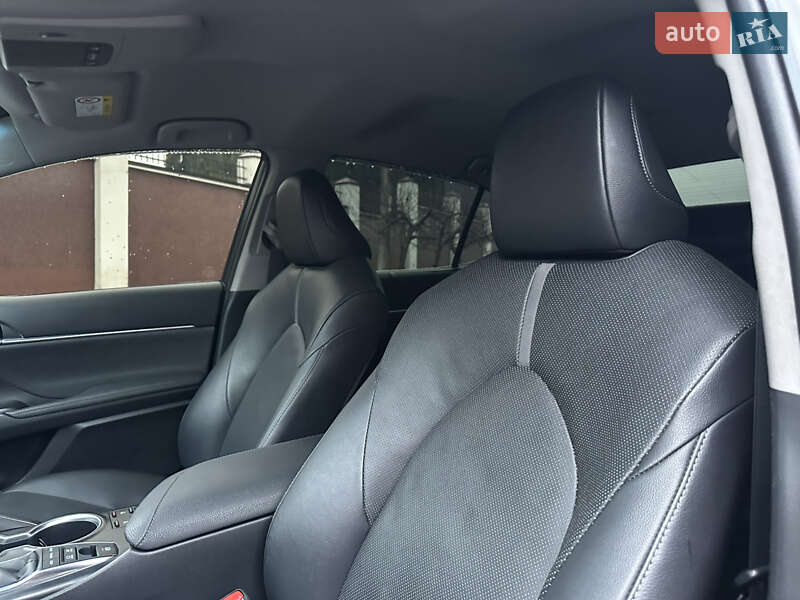 Седан Toyota Camry 2023 в Києві