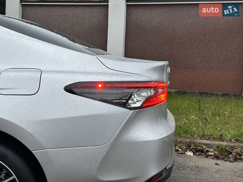 Седан Toyota Camry 2023 в Києві