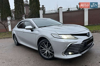 Седан Toyota Camry 2023 в Киеве