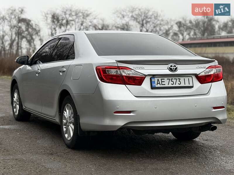 Седан Toyota Camry 2011 в Дніпрі