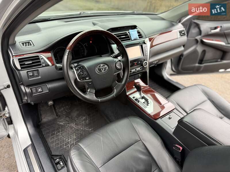 Седан Toyota Camry 2011 в Дніпрі
