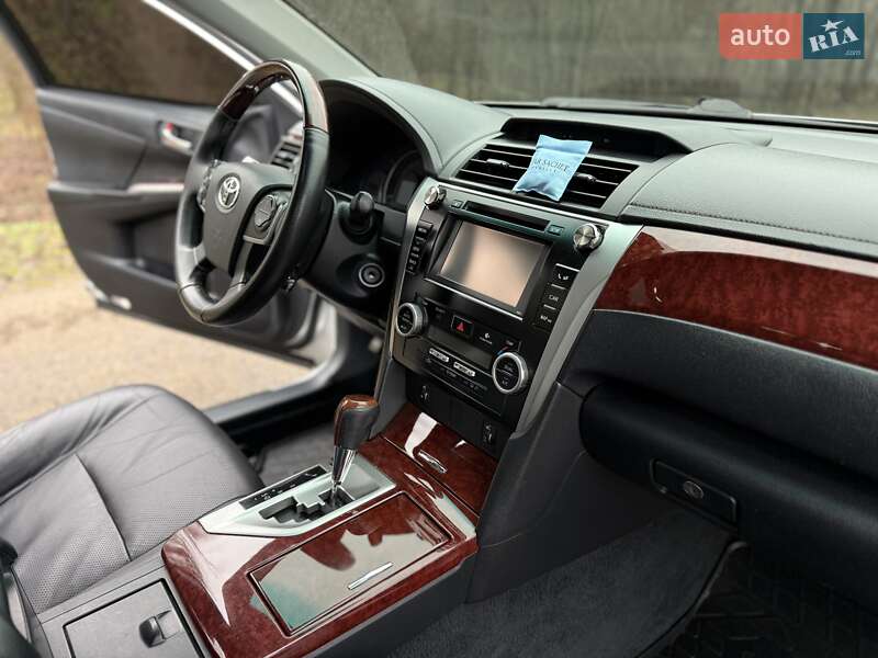 Седан Toyota Camry 2011 в Дніпрі