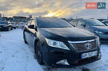 Седан Toyota Camry 2014 в Черновцах