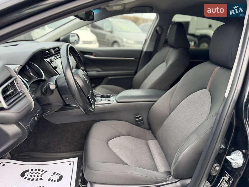 Седан Toyota Camry 2019 в Сарнах