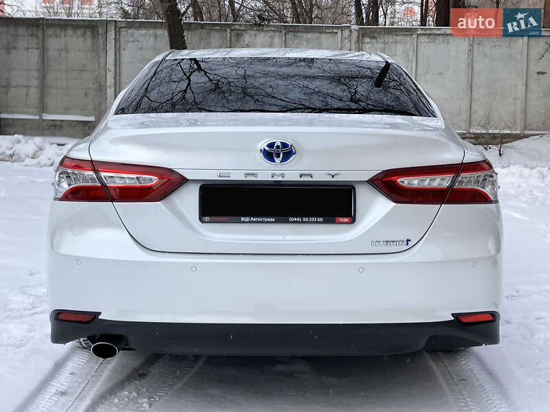 Седан Toyota Camry 2020 в Києві