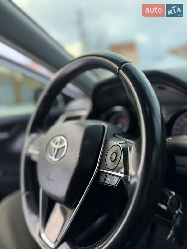 Седан Toyota Camry 2018 в Полтаві