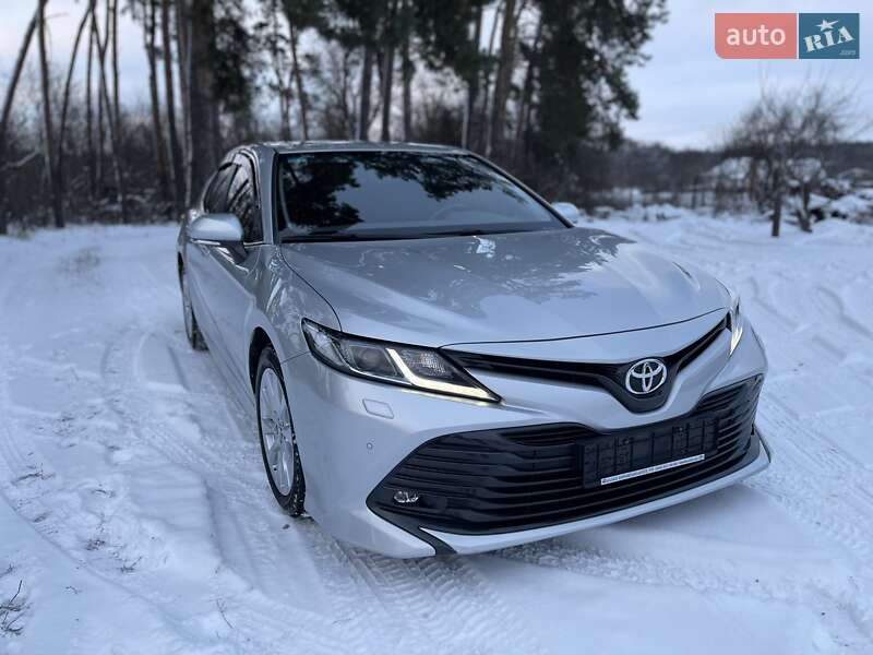 Седан Toyota Camry 2019 в Києві