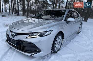 Седан Toyota Camry 2019 в Киеве