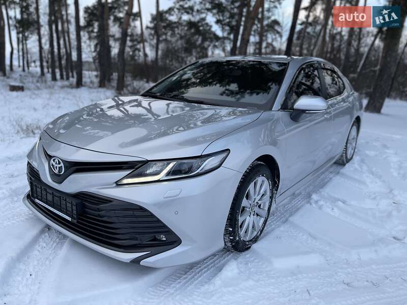 Toyota Camry 2019