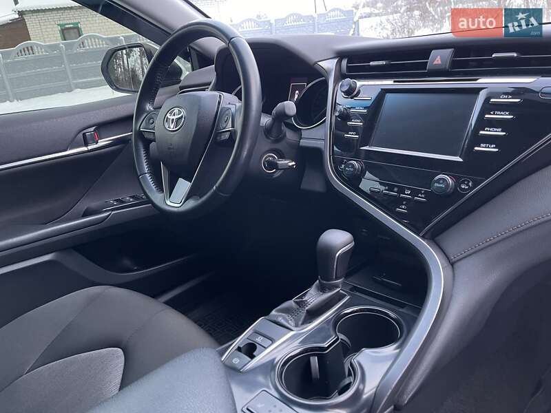 Седан Toyota Camry 2019 в Києві