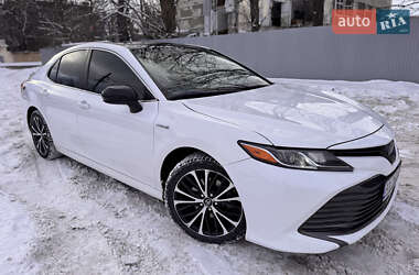 Седан Toyota Camry 2019 в Харькове