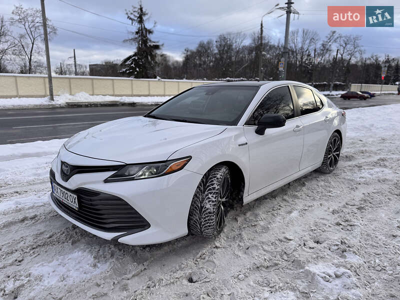 Седан Toyota Camry 2019 в Харькове