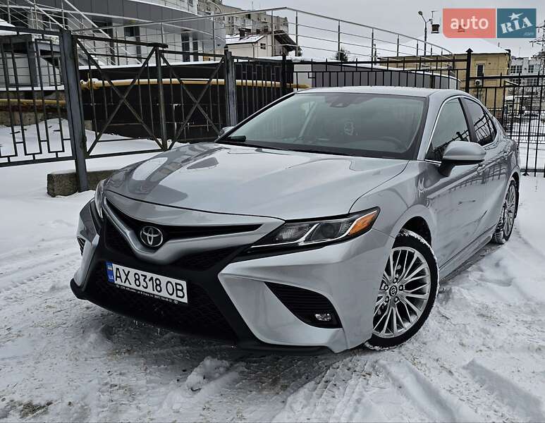 Toyota Camry 2019