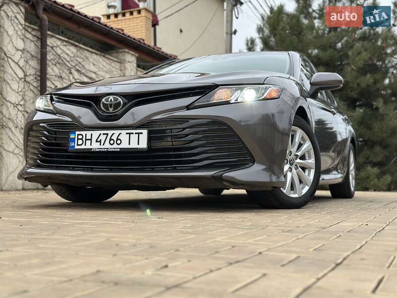Седан Toyota Camry 2017 в Одессе