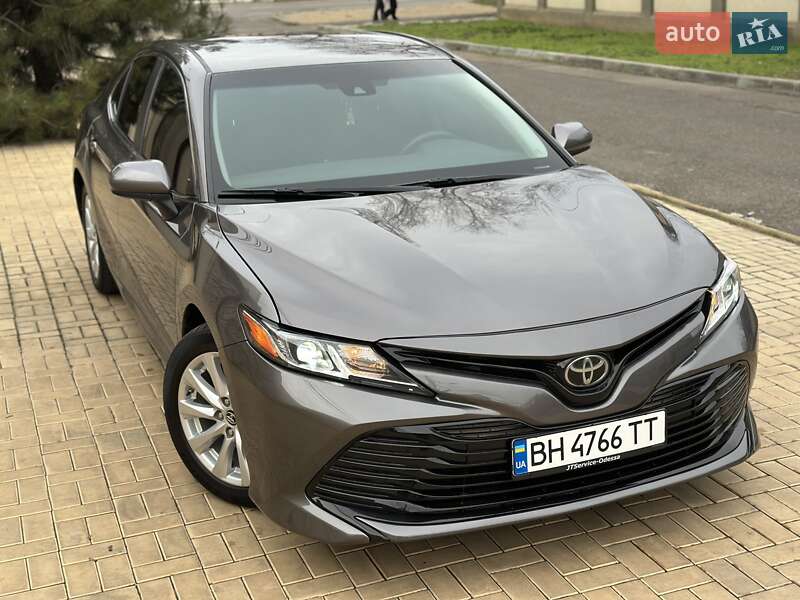 Седан Toyota Camry 2017 в Одессе