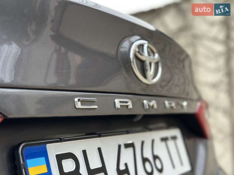 Седан Toyota Camry 2017 в Одессе