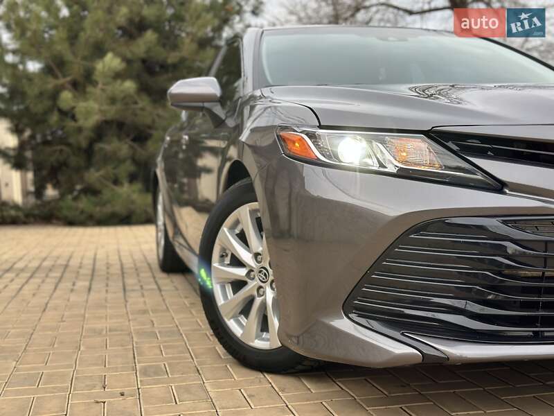 Седан Toyota Camry 2017 в Одессе
