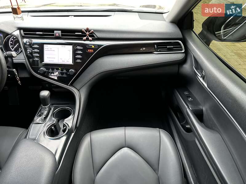 Седан Toyota Camry 2017 в Одессе