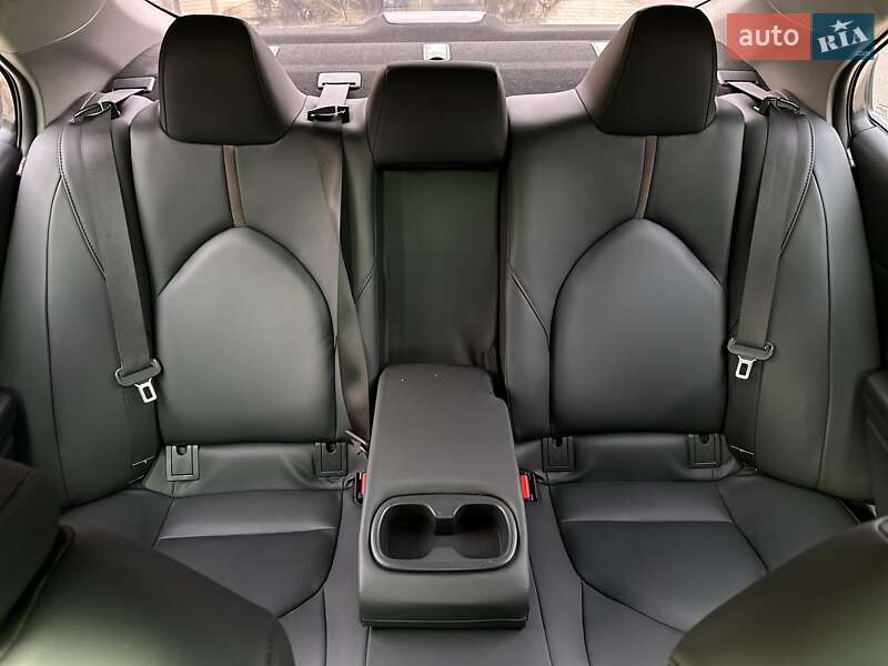 Седан Toyota Camry 2017 в Одессе