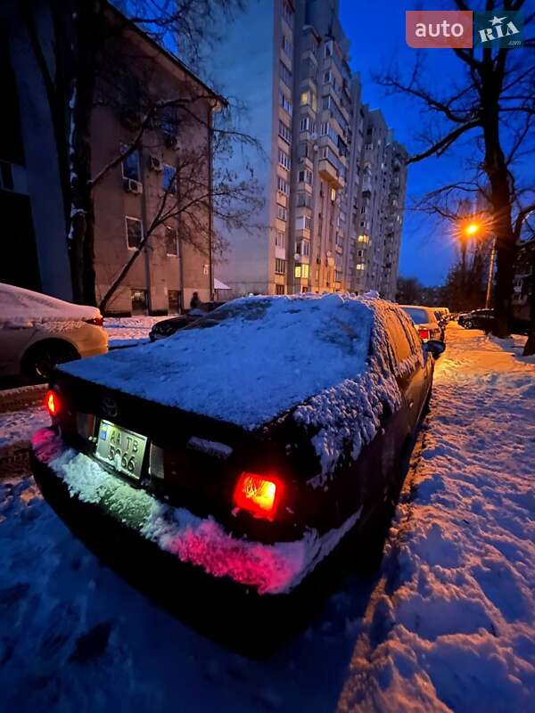 Седан Toyota Camry 2000 в Киеве