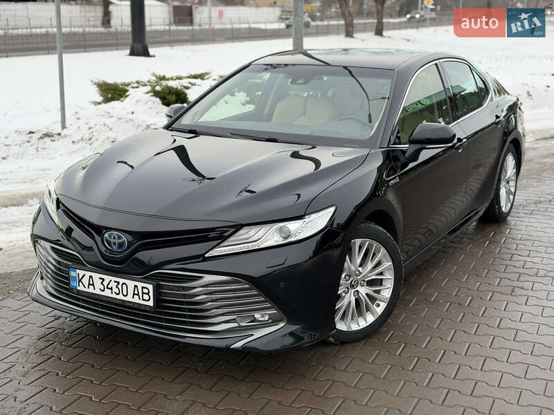 Toyota Camry 2019