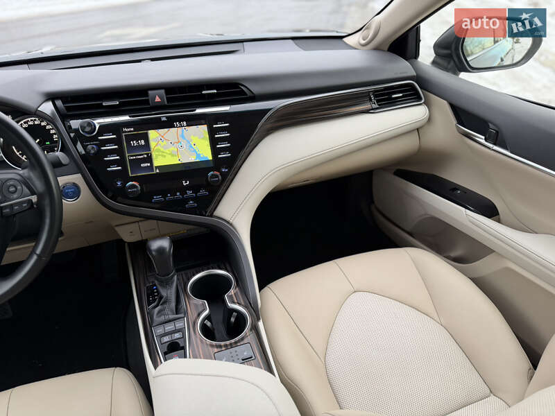 Седан Toyota Camry 2019 в Киеве фото 27 Седан Toyota Camry 2019 в Киеве