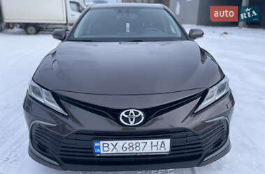 Седан Toyota Camry 2021 в Хмельницком