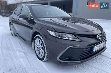Седан Toyota Camry 2021 в Хмельницком