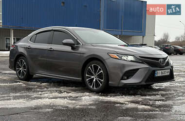 Седан Toyota Camry 2018 в Кременчуге
