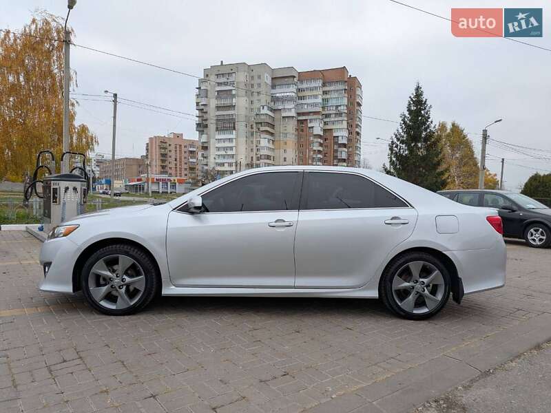 Седан Toyota Camry 2014 в Харькове