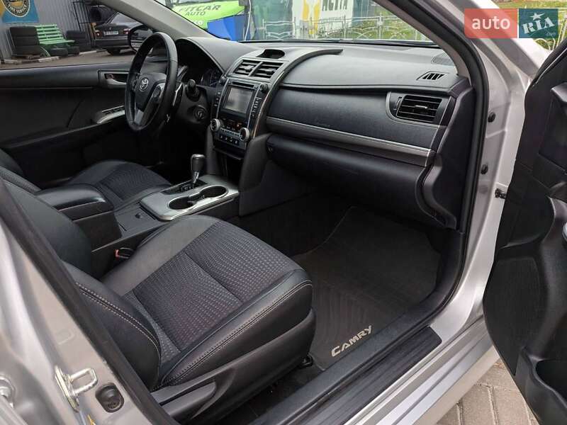Седан Toyota Camry 2014 в Харькове