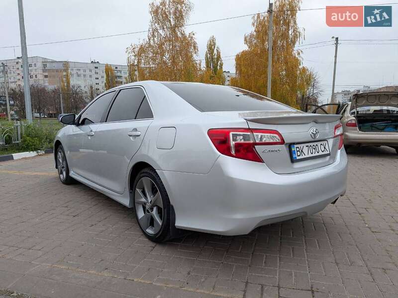 Седан Toyota Camry 2014 в Харькове