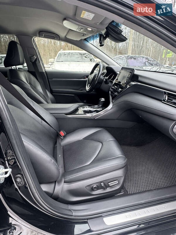 Седан Toyota Camry 2024 в Вінниці