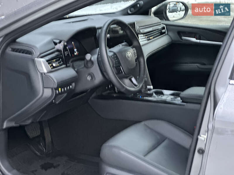 Седан Toyota Camry 2024 в Києві